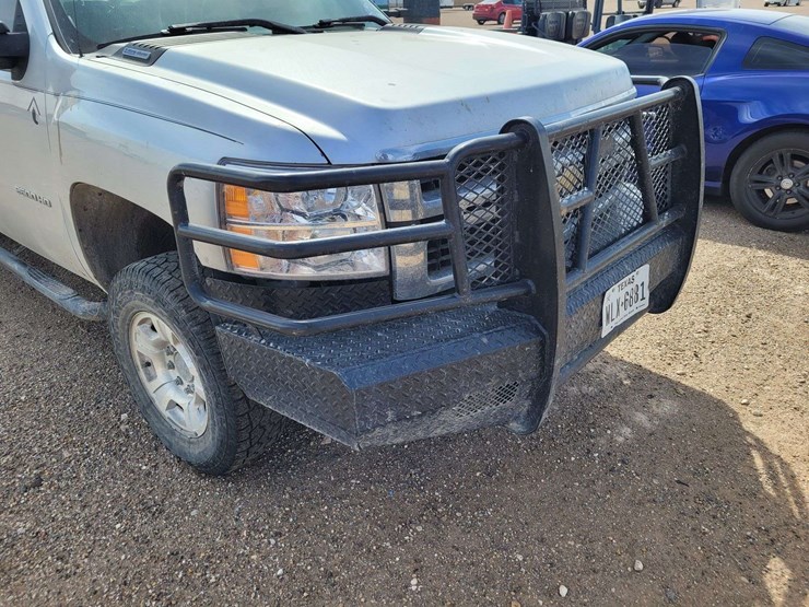 2010-chevrolet-silverado-2500-lt-image-3