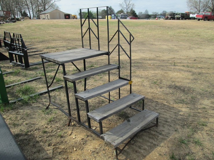 #44104-•-3'-w-x-39"-h-steps-image-2