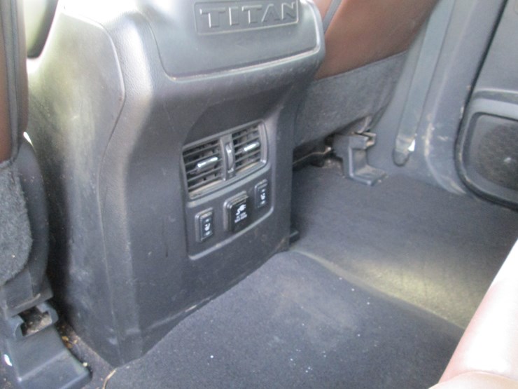 2016-nissan-titan-image-28