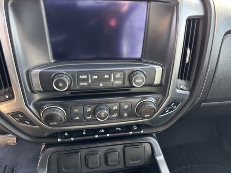 2015-chevrolet-silverado-2500hd-image-12