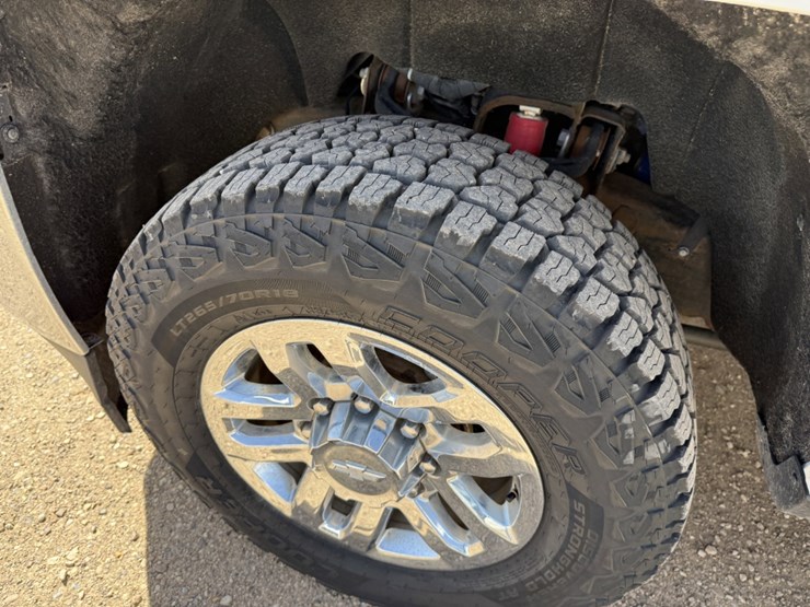 2017-chevrolet-silverado-2500hd-image-26