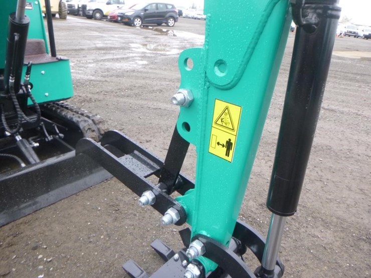 2026-agt-h15r-hydraulic-excavator-image-12