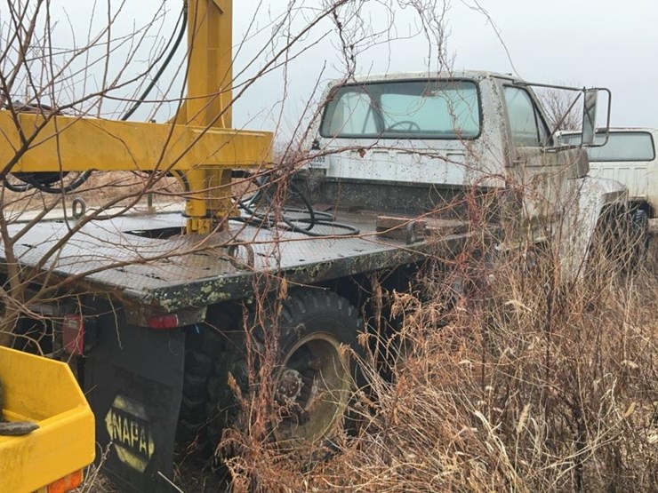 #301-•-1980-ford-k604-flatbed-truck-image-5
