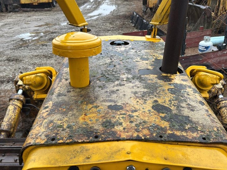 international-125c-image-36