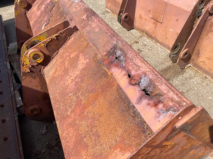 #5685-•-pin-on-bucket-image-11