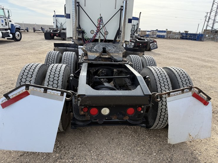 2015-mack-pinnacle-cxu613-image-6