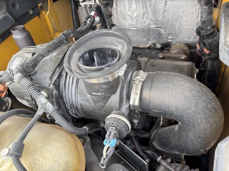 2022-deere-325g-image-33