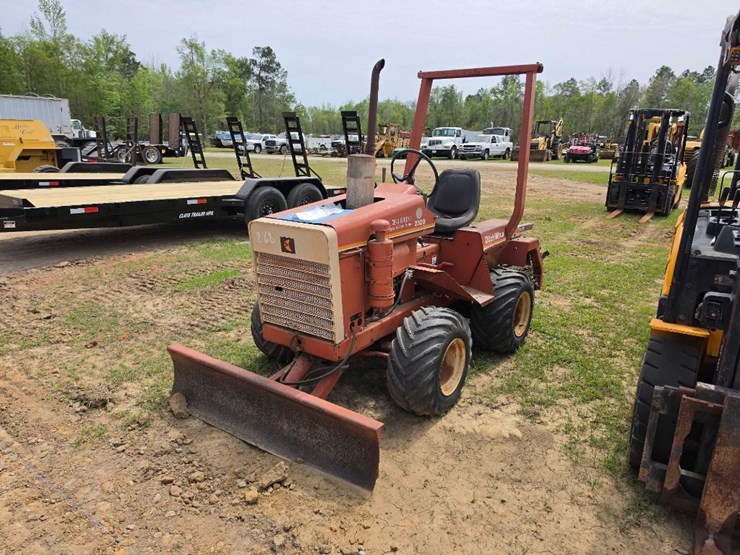 ditch-witch-2300-image-1