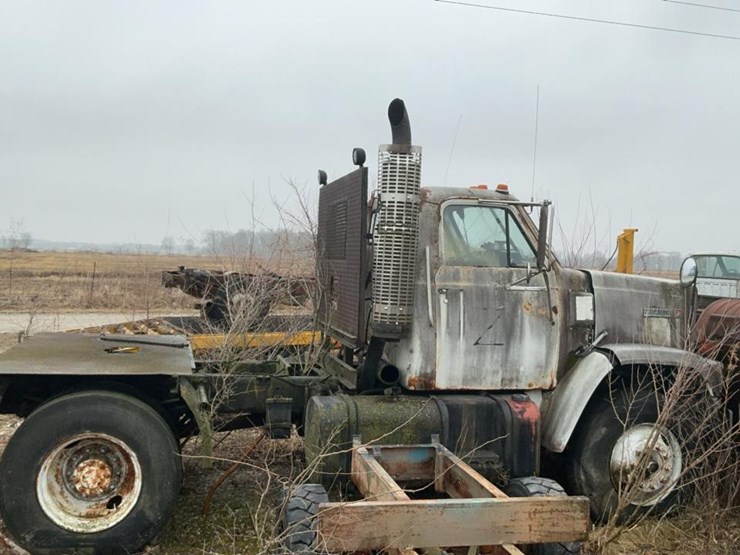 1984-gmc-9500-image-8