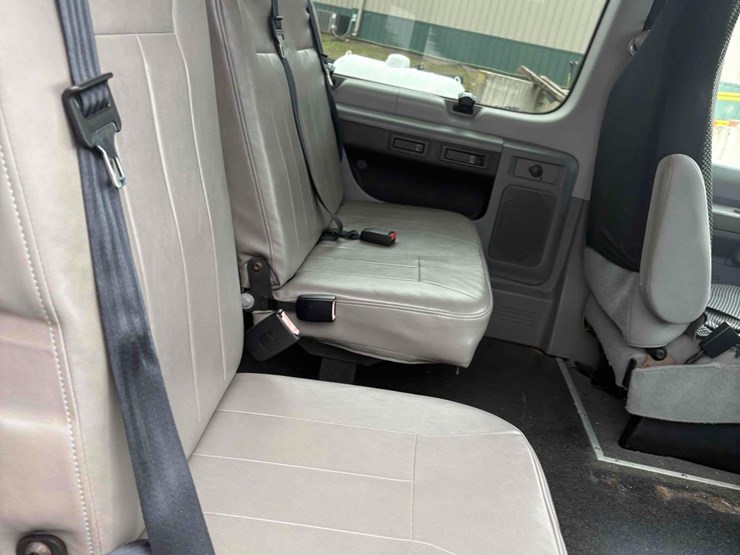 2011-ford-e350-image-17