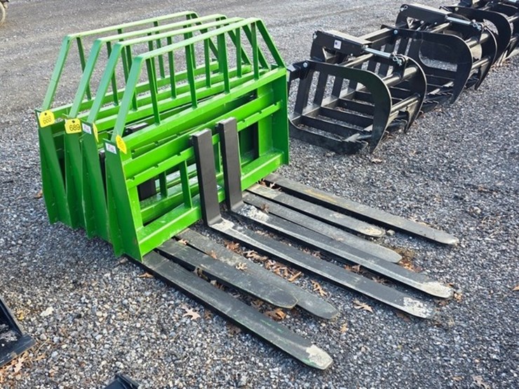 new-kivel-john-deere-3500lb.-pallet-forks-image-3