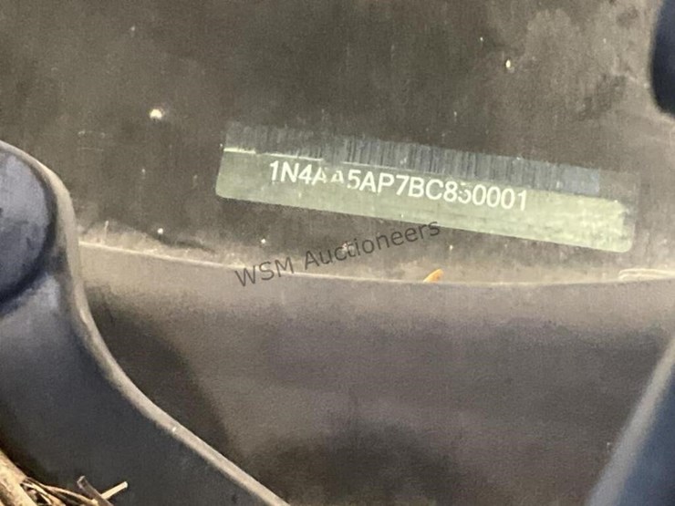 2011-nissan-maxima-sdn-image-15