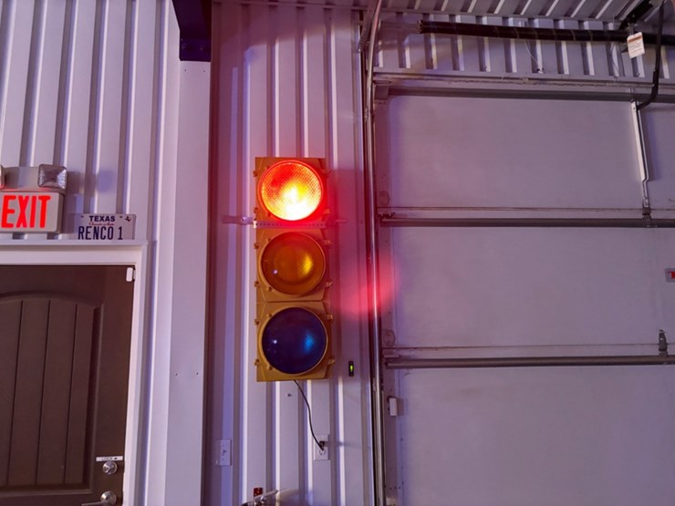 traffic-light-w/-(2)-stop-signs-image-2