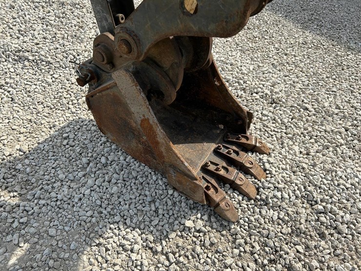 2016-bobcat-e32-image-8