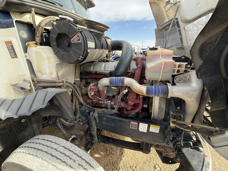 2015-mack-pinnacle-cxu613-image-23