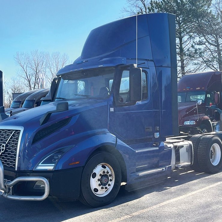 2020 VOLVO VNL300