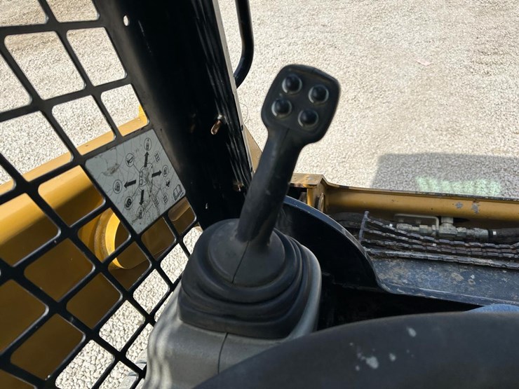 caterpillar-257d-image-23