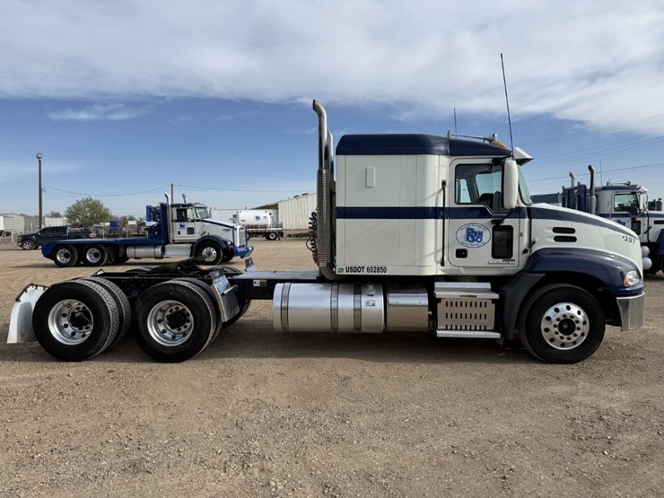 2015-mack-pinnacle-cxu613-image-4