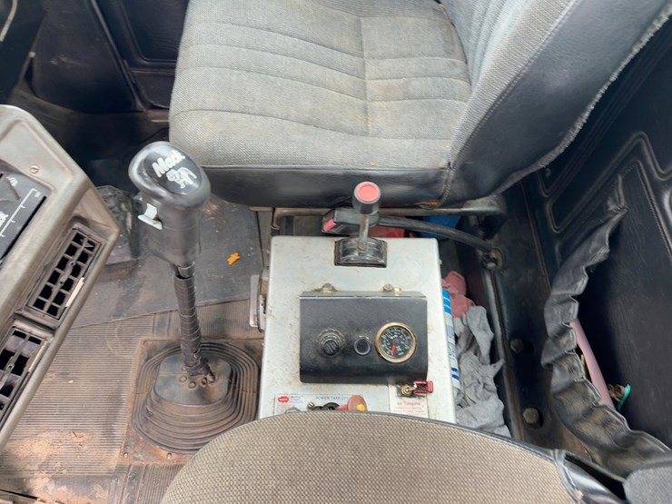 2000-mack-rd688s-image-30