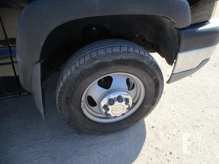 2003-chevrolet-3500-image-18