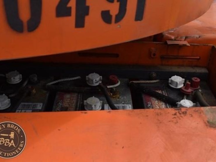 2013-jlg-e300ajp-image-32