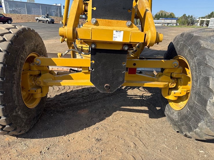 2019-caterpillar-120m-image-23