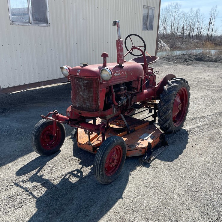 #5682 • IH Cub Tractor