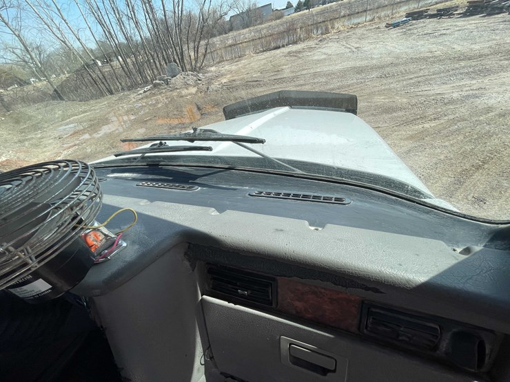 2004-kenworth-t800-image-94