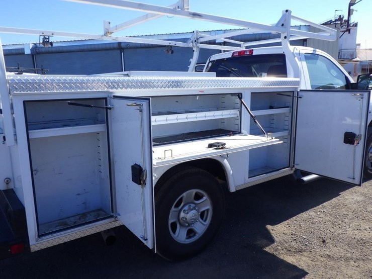 2018-dodge-3500-image-9