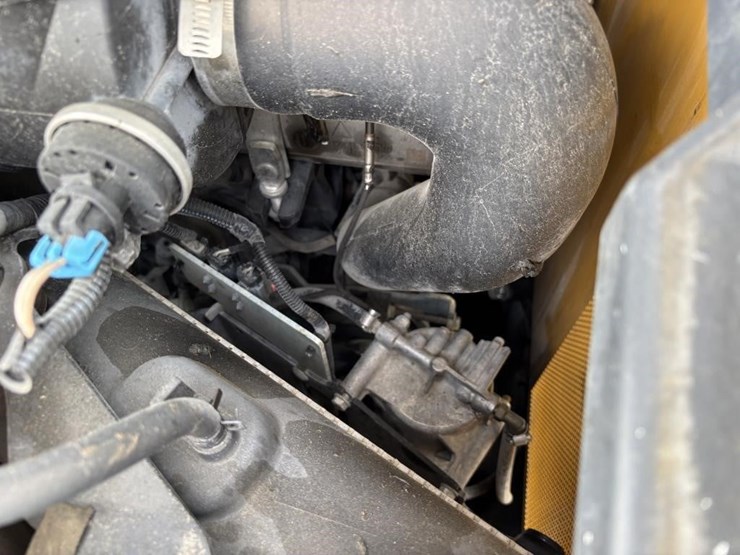 2022-deere-325g-image-34