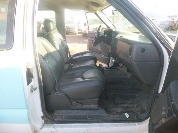 2007-chevrolet-3500-image-11