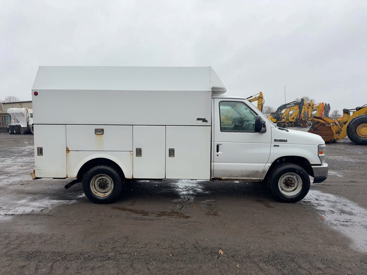 2011-ford-e350-image-6