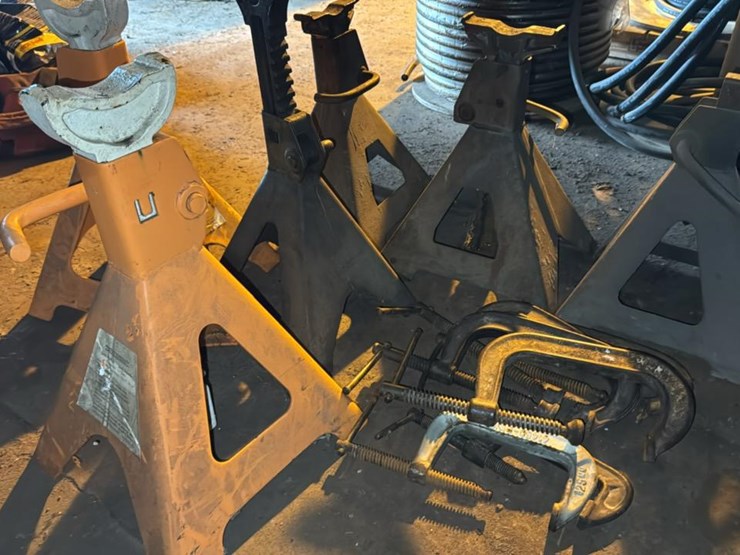 #241-•-6-jack-stands-image-2