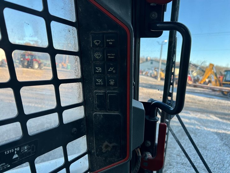 2021-bobcat-t76-image-26