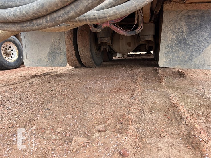 2004-peterbilt-357-image-63