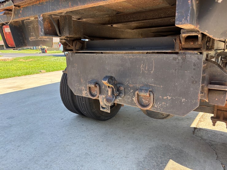 #300-•-2006-gmc-c6500-forestry-chip-truck-image-3