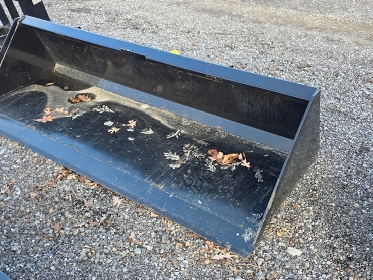 new-swict-84"-skidloader-bucket-image-4