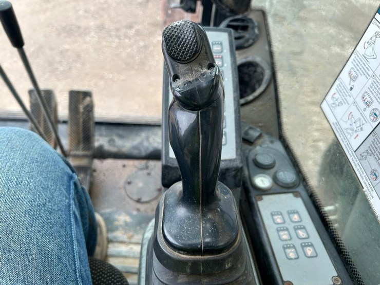 2016-liebherr-r946-lc-image-29