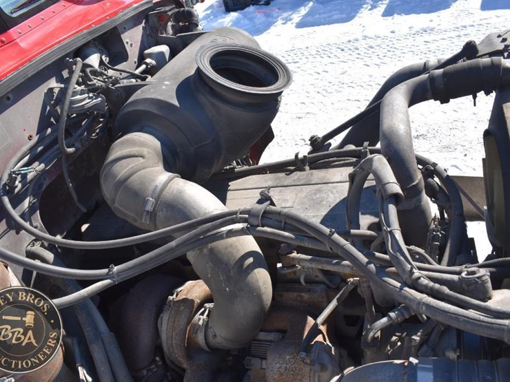 2005-peterbilt-385-image-25