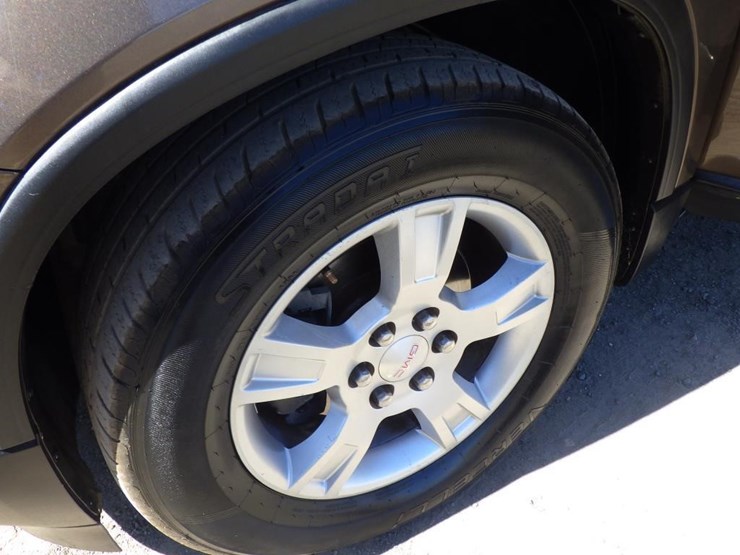 2012-gmc-acadia-image-12