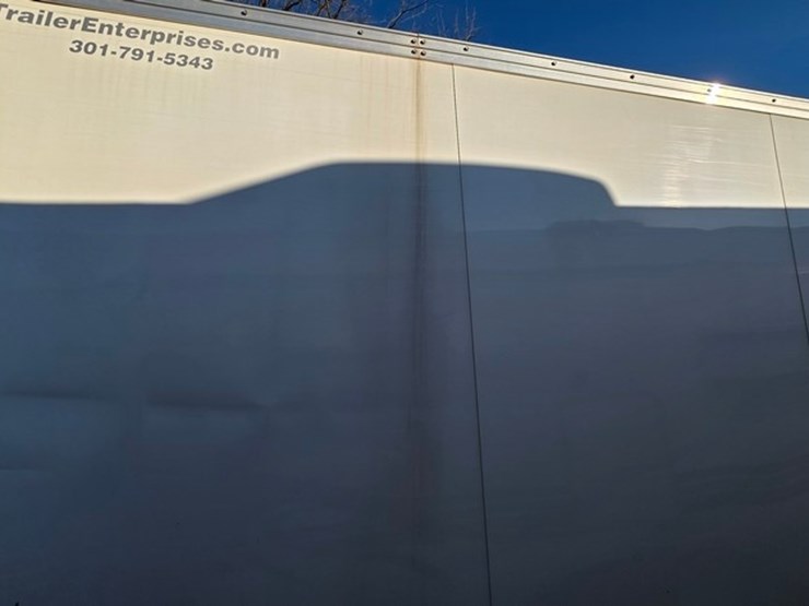 2013-united-trailer-2-axle-20'-box-trailer-(title)-image-21