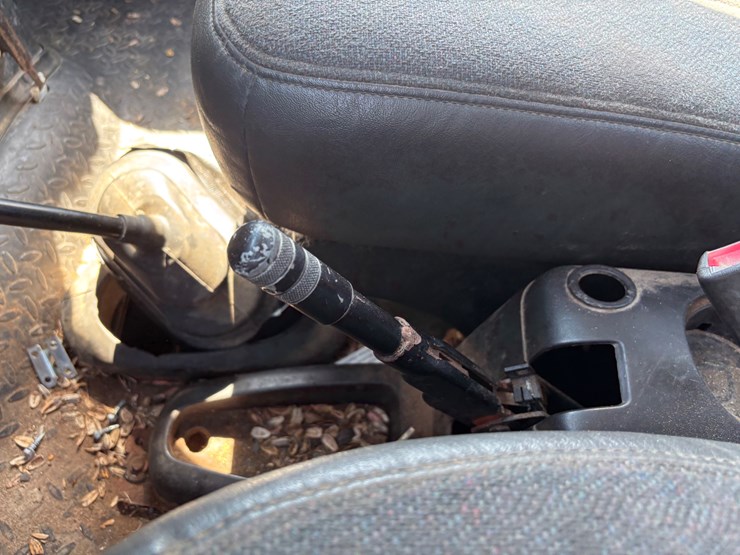 #300-•-2006-gmc-c6500-forestry-chip-truck-image-23