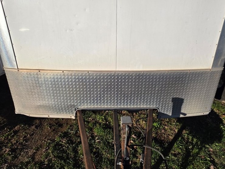 2013-united-trailer-2-axle-20'-box-trailer-(title)-image-29