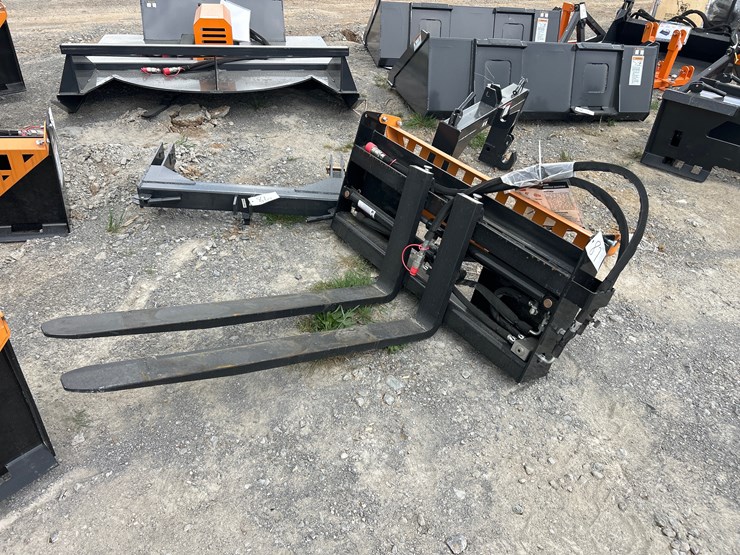 #87-•-hydraulic-skid-steer-pallet-forks-image-1