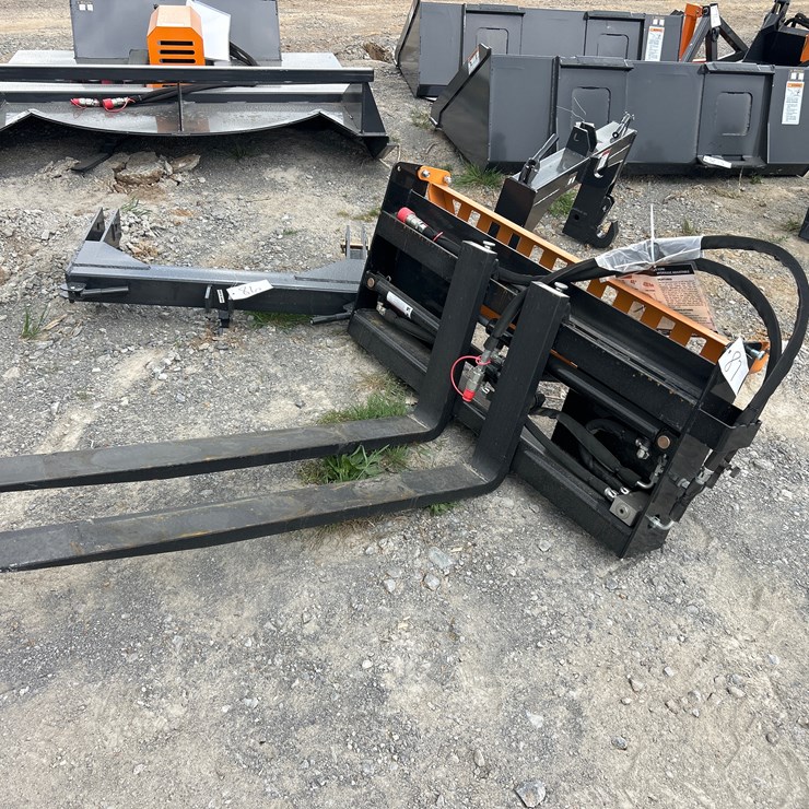 #87 • HYDRAULIC SKID STEER PALLET FORKS