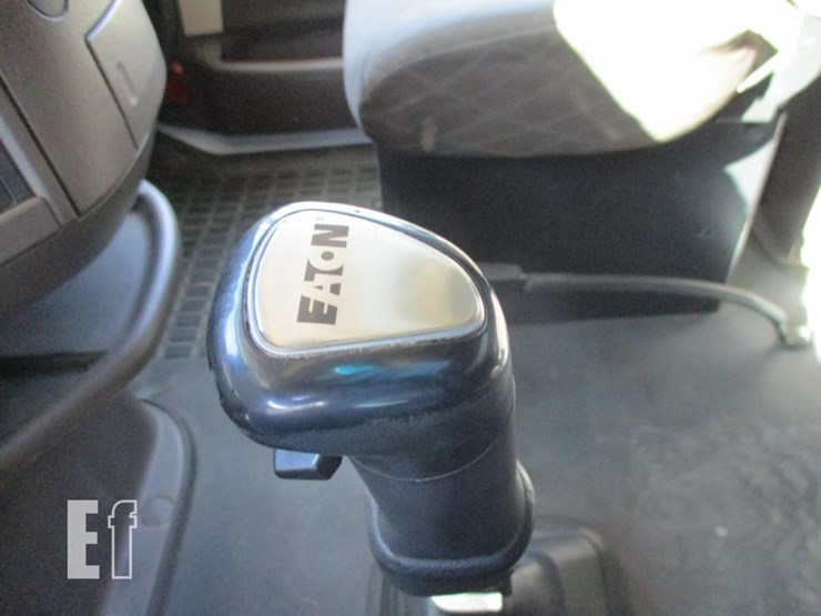 2015-volvo-10-image-14