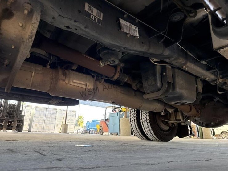 2014-ford-f550-image-25