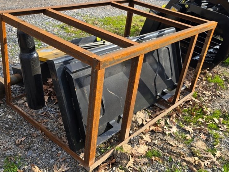 new-cfg-skidloader-post-pounder-image-4