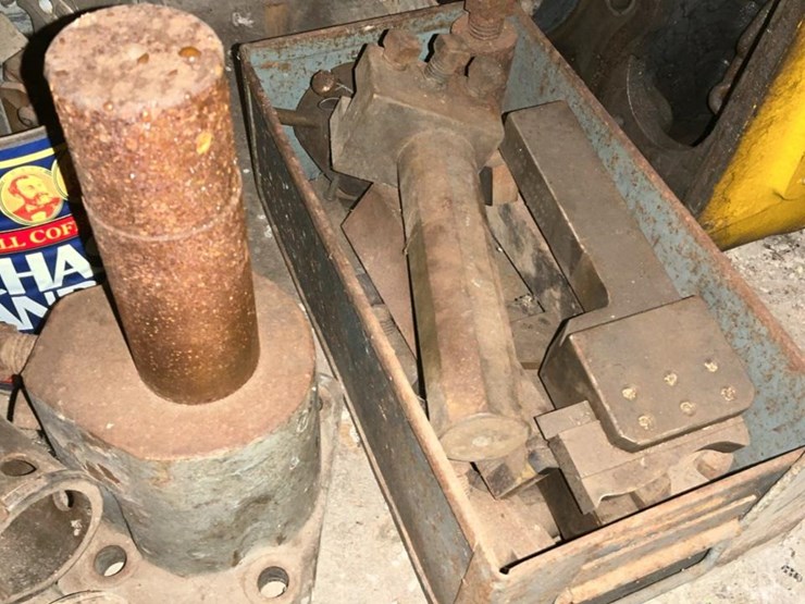 #233-•-steel-shelf-and-contents-image-14