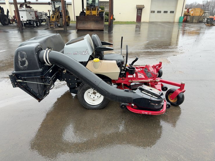 exmark-lazer-z-zero-turn-mower-image-5